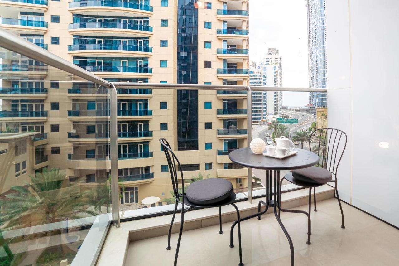 Higuests - Sparkle Towers 2 Dubai Exterior photo
